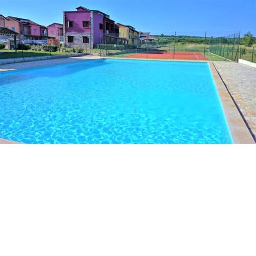 Two Bedroom Apartment Pezzi Yelow with Common Pool and Tennis Court