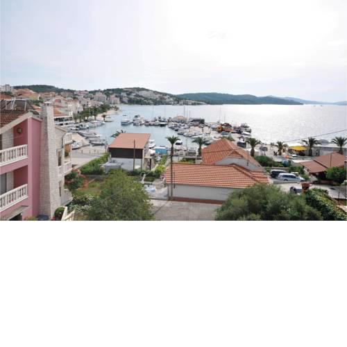 Two-Bedroom Apartment with Sea View in Okrug Gornji