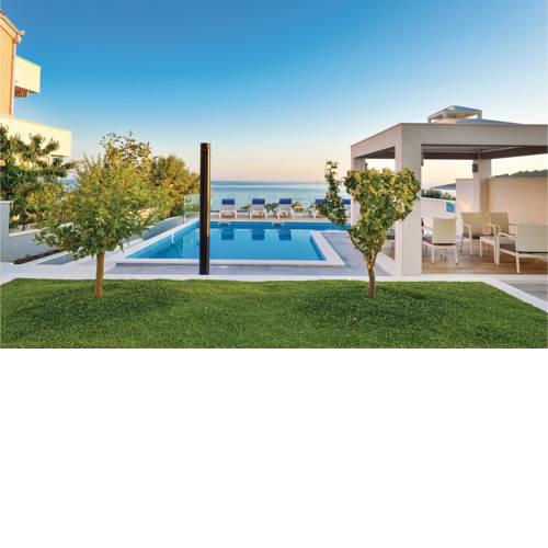 Two-Bedroom Apartment with Sea View in Rogoznica