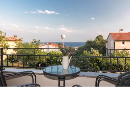 Two bedroom, great view, 5 min walk to city and beach
