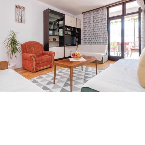 Two-Bedroom Holiday Home in Jelsa