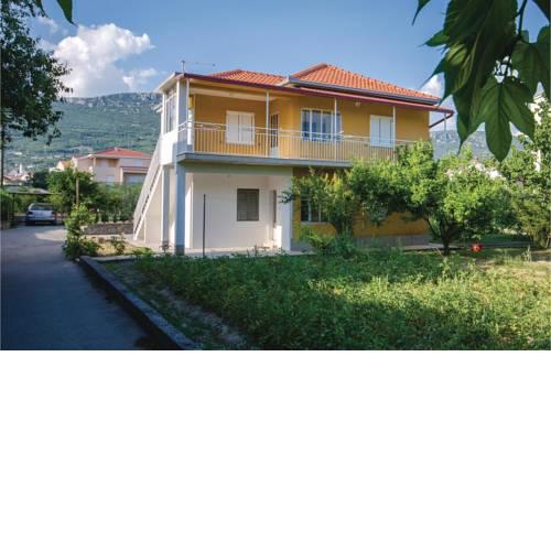 Two-Bedroom Holiday Home in Kastel Stari