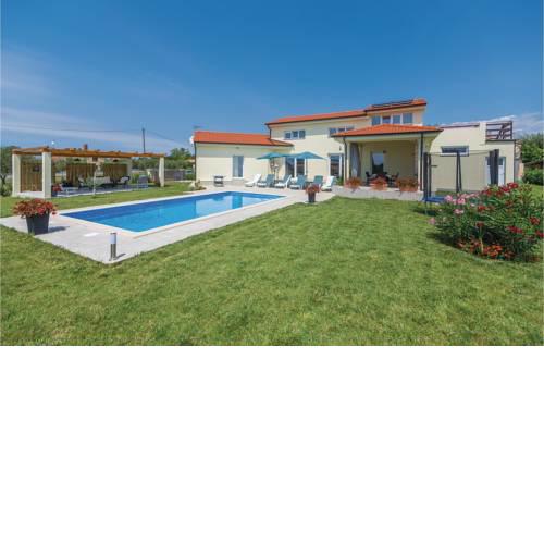 Two-Bedroom Holiday Home in Labinci