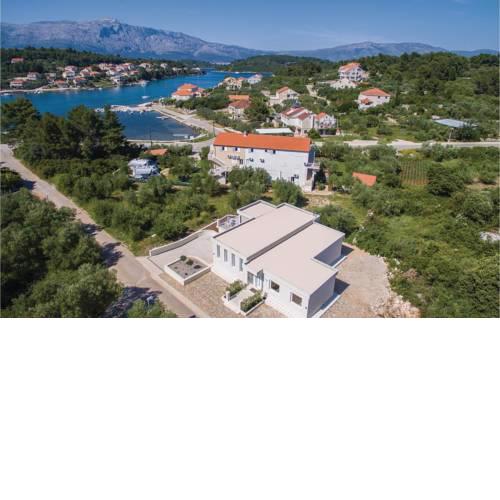 Two-Bedroom Holiday Home in Lumbarda