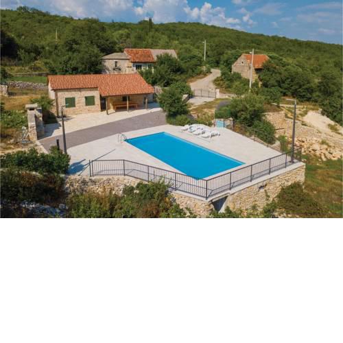 Two-Bedroom Holiday Home in Runovici