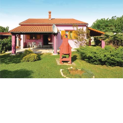 Two-Bedroom Holiday Home in Valbandon