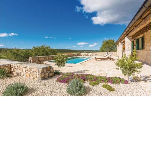 Two-Bedroom Holiday Home in Vrana