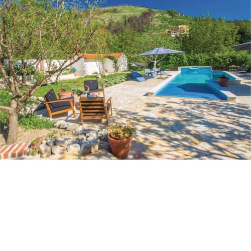 Two-Bedroom Holiday Home in Zrnovnica