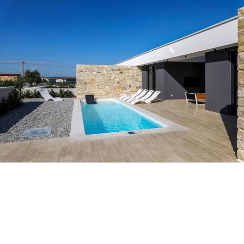 Ugrinici Villa Sleeps 6 with Pool Air Con and WiFi