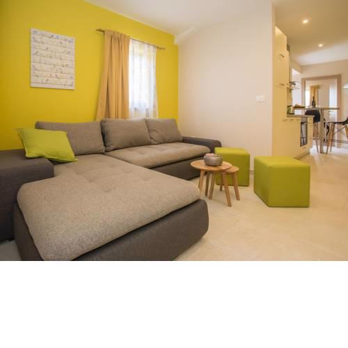 Contemporary Apartment With Sea Views In Broskvari.