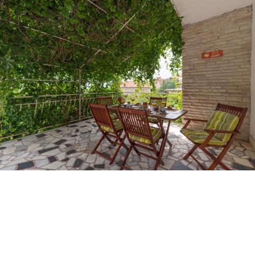 Unique Beach Apartment with Pool in Seget Donji