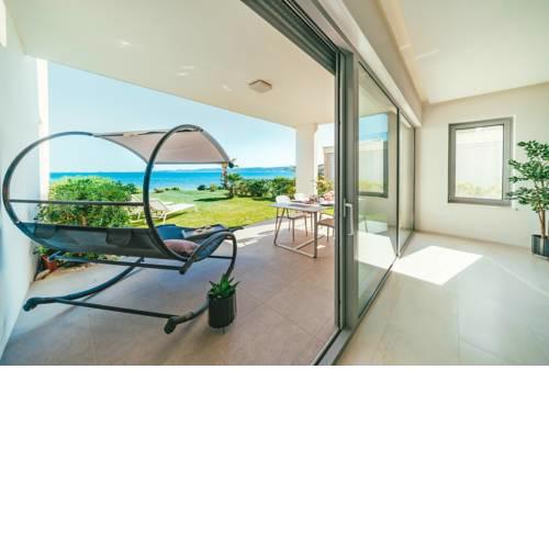 UNIQUE LUXURY DESIGNERS APARTMENT RIGHT NEXT TO THE BEACH