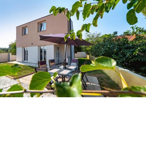 Urban and quiet holiday house Bianca
