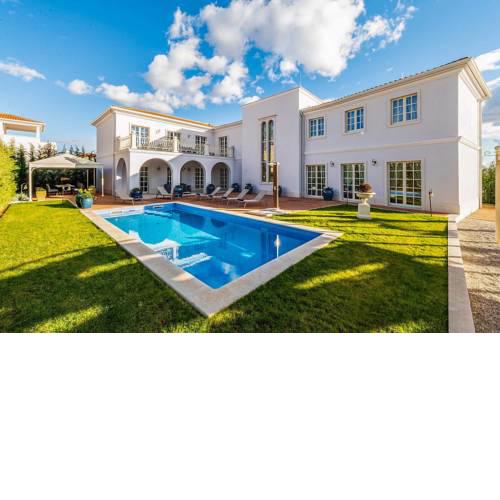 Vabriga Villa Sleeps 8 with Pool Air Con and WiFi