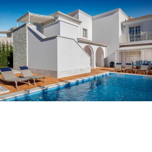 Vabriga Villa Sleeps 8 with Pool Air Con and WiFi