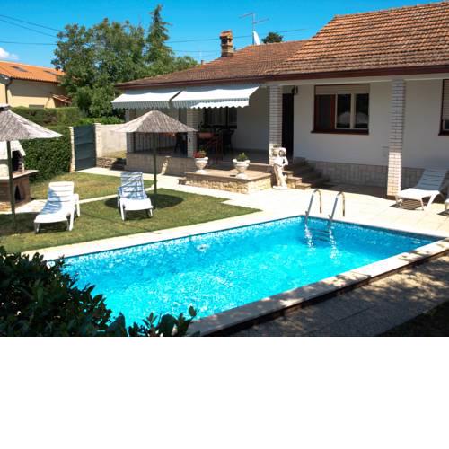Vacation House with Pool