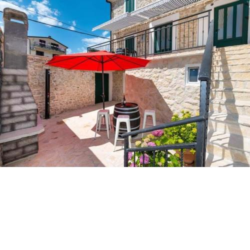 Vacation stone house, 100m from the beach