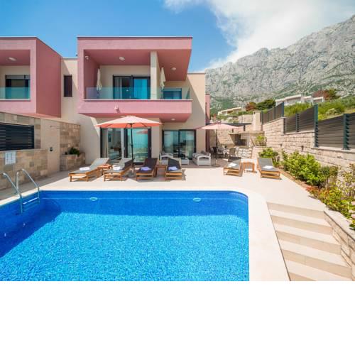 Veliko Brdo Villa Sleeps 6 with Pool Air Con and WiFi