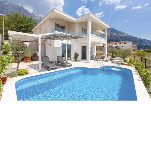 Veliko Brdo Villa Sleeps 8 with Pool Air Con and WiFi
