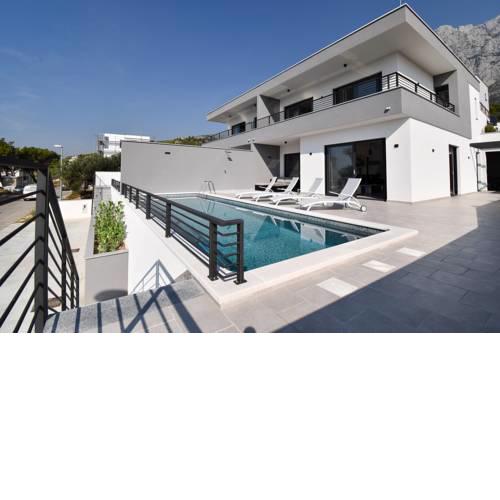 Veliko Brdo Villa Sleeps 9 with Pool Air Con and WiFi