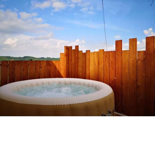 Viksa with Jacuzzi