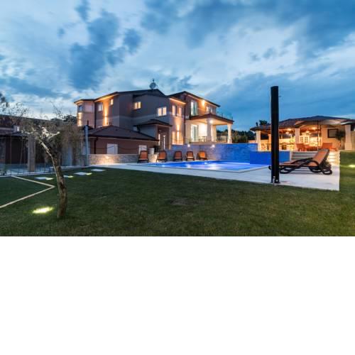 Vila Maxima
