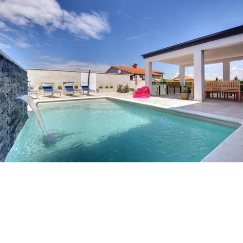 Villa in Banjole mit privatem Pool, Fitnessraum, Darts, Tischtennis, WLAN, 3 Klimaanlagen und nur 1 km bis zum Strand