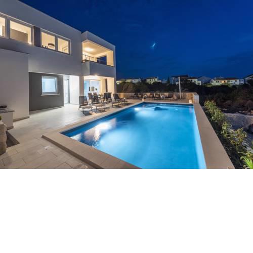 Villa Adria 2 luxury apartment with a pool