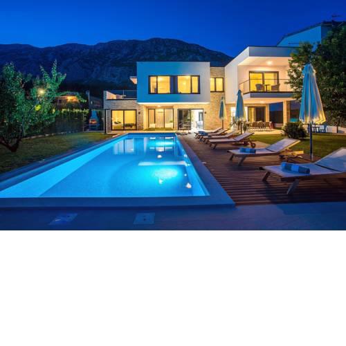 Villa Agava with heated pool, Jacuzzi, sauna, gym, 4 en-suite bedrooms