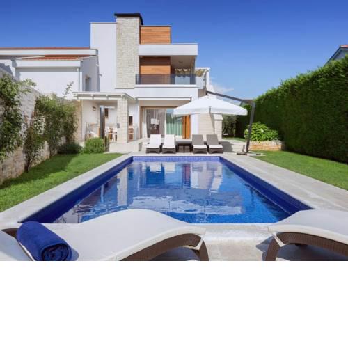 Luxury Villa with Private Swimming Pool in Vabriga