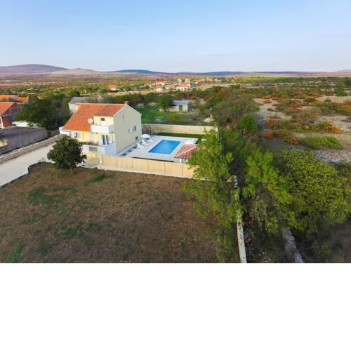 Villa Almond