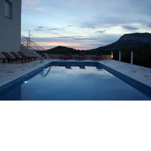 Villa Anabella peaceful holiday home with heated pool