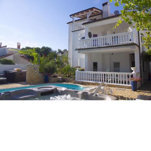 Villa Appartment "A" with Pool and jacuzzi near to the Sea