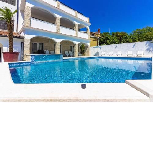 Mayestic Villa for 20 Persons, large Pool with Whirlpool, Sauna