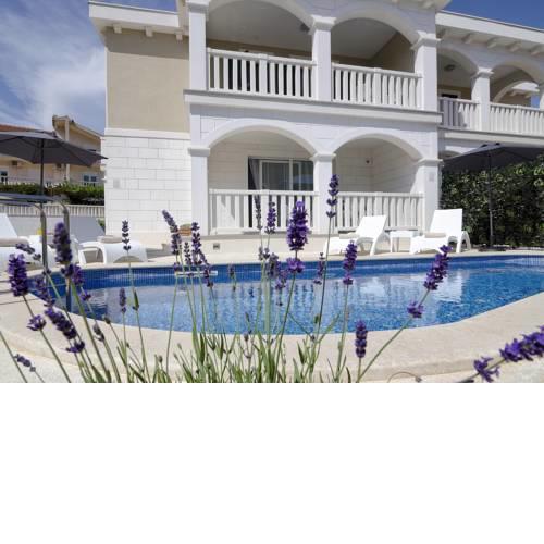 Villa Authentica