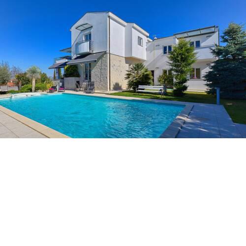 Villa Aylin 5-bed next to the sea