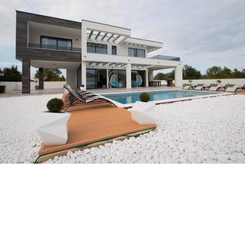 Villa Barako Prestige - 4 Bedroom Villa - Very Modern Interior - WiFi and Air Conditioning