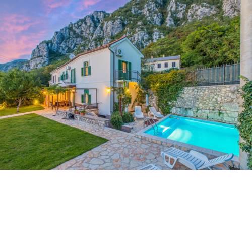 VILLA BARETIC