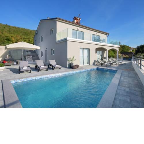 Detached Villa in Viskovici with Swimming Pool