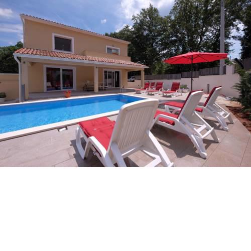 Villa-Boscari-relaxing-villa-surrounded-by-woods