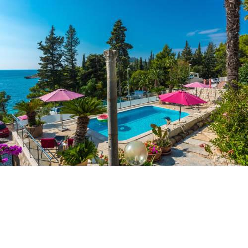 Villa Carmen Rooms & Apartments