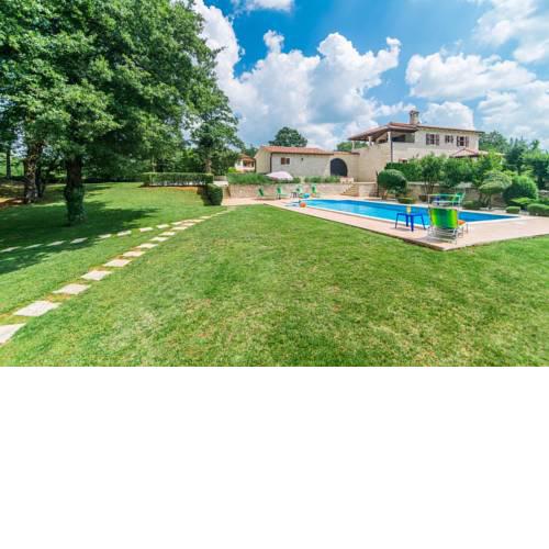 Villa Catarina with Beautiful and Spacious Garden and Pool