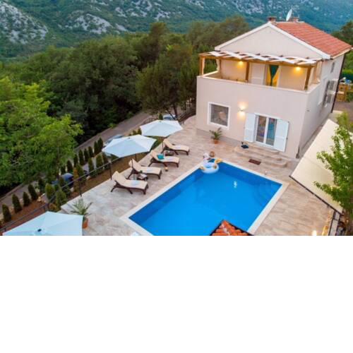 Villa CHIARA with pool