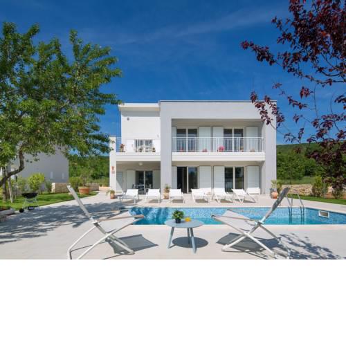 Exqusite Villa in Stanisovi with Swimming Pool