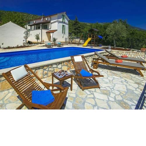 Charming Villa with Swimming Pool in Plomin
