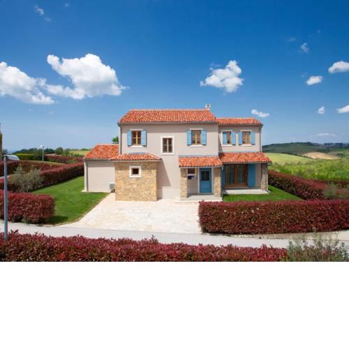 Beautiful Villa in Baredine with Garden