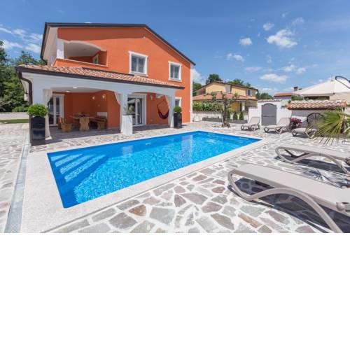 Villa Deni - Four Bedroom Villa with Pool