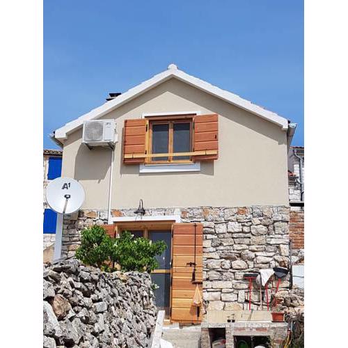 Villa Duboka, Otok Vis