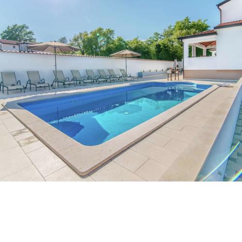 Contemporary Villa in Porec with Swimming Pool