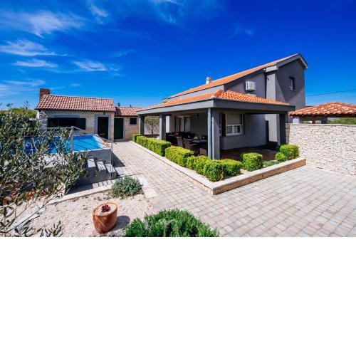 Villa Enna with heated pool, Zadar